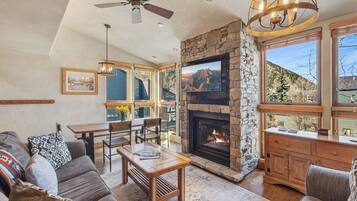 Smart TV, fireplace