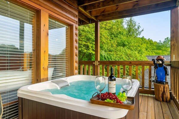 Outdoor spa tub - Pool Table | Hot Tub | Game Room | Pets | 3 Decks (Sevierville)