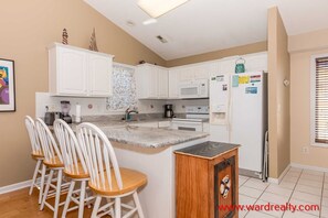 Refrigerador, microondas, horno y lavavajillas