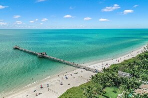 Beach nearby - PIERRE CLUB 14 - Updated Tropical Condo, Best Location in Olde Naples! (Naples)