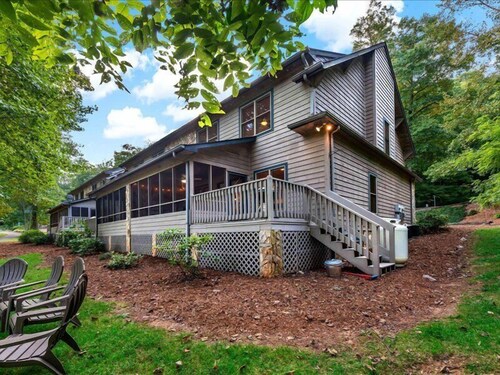 Blue Ridge View | Pet Friendly, Deck, Grill + EV Charger