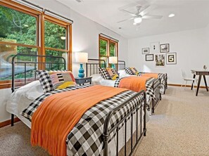 3 bedrooms, desk, iron/ironing board, free WiFi - Blue Ridge View | Pet Friendly, Deck, Grill + EV Charger (Marion)