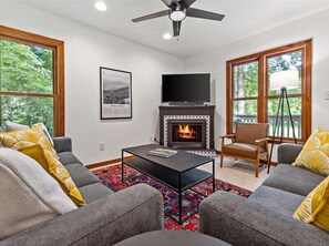 Smart TV, fireplace - Blue Ridge View | Pet Friendly, Deck, Grill + EV Charger (Marion)