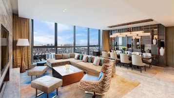 1 bedroom, premium bedding, minibar, in-room safe