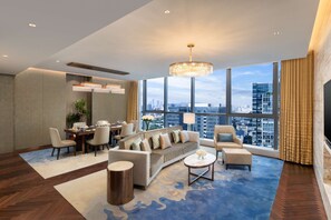 Hochwertige Bettwaren, Minibar, Zimmersafe, individuell dekoriert