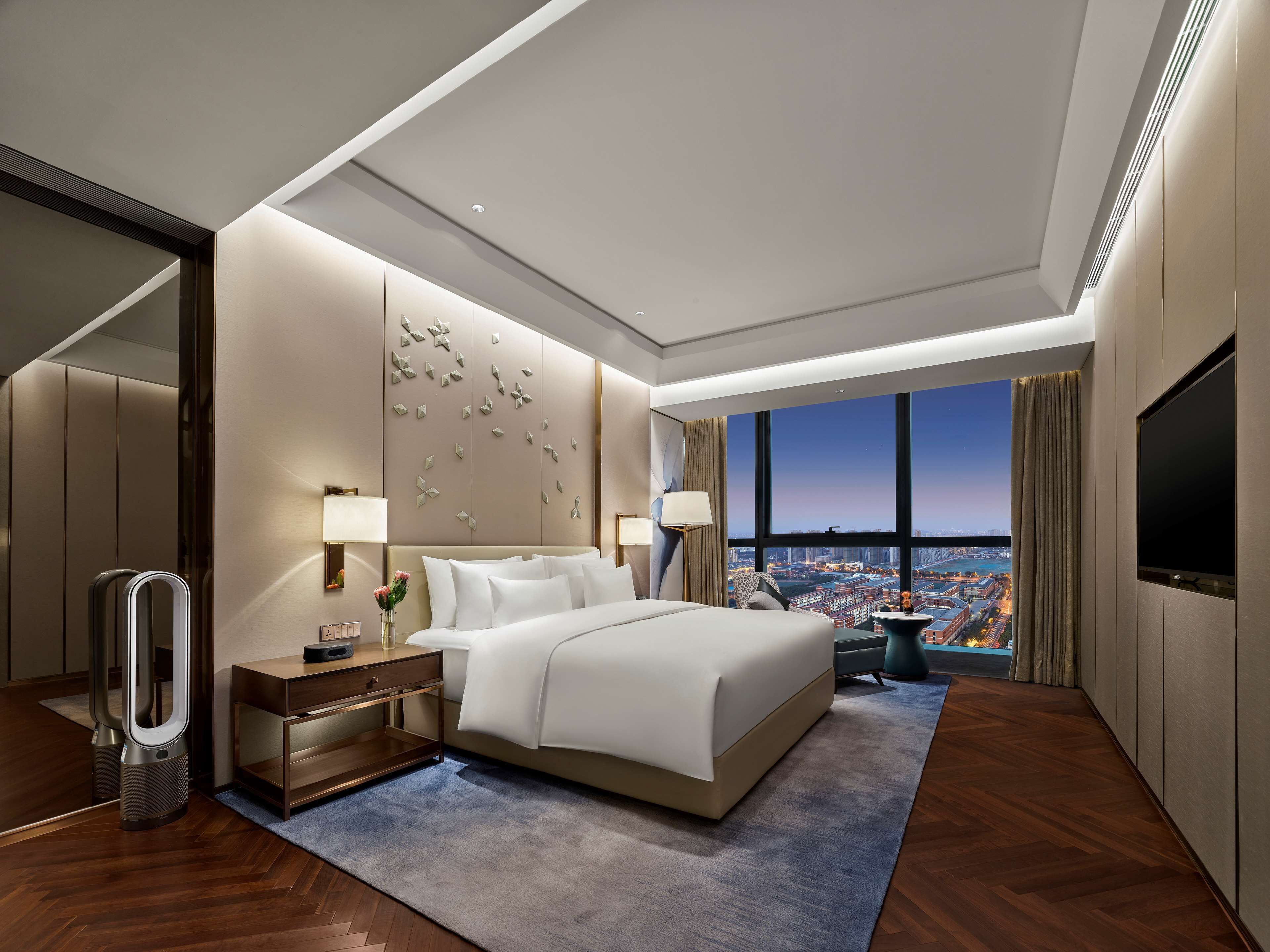 Suite | Premium bedding, minibar, in-room safe, individually decorated