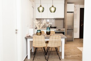 Fridge, oven, stovetop, dishwasher - Full renovated adorable apt in Athens (Athens)