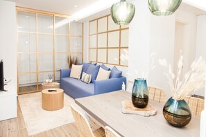 32-inch Smart TV with digital channels, TV - Full renovated adorable apt in Athens (Athens)