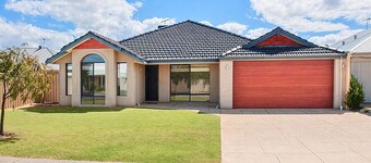 Wagon Holiday Home - modern home in great Abbey location!