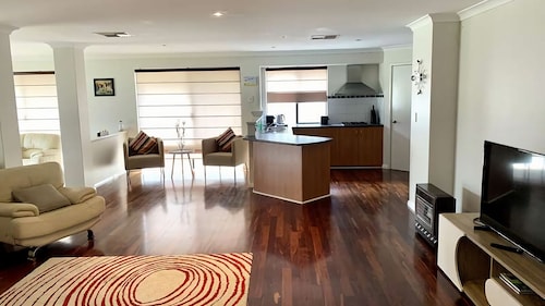 Wagon Holiday Home - modern home in great Abbey location!