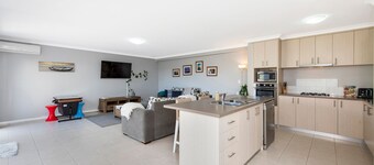 4Shore with Wifi- 4 Shore with Wifi is the ideal getaway holiday property for anyone and everyone!