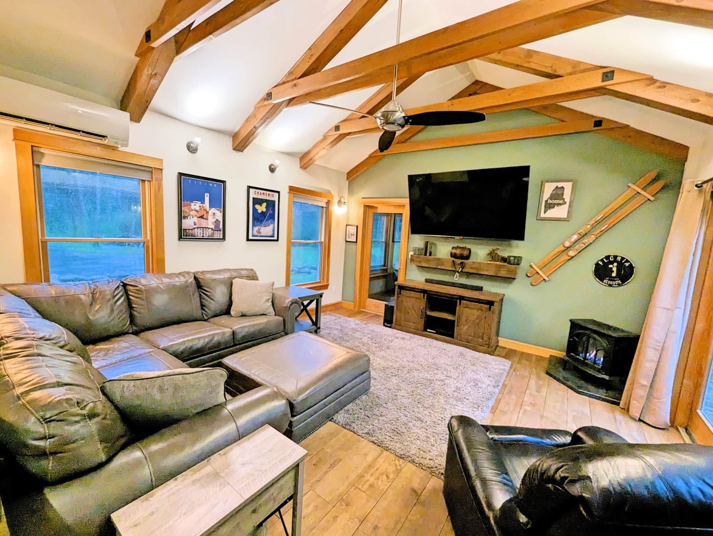 Smart-TV, Kamin, Videospiele, DVD-Player