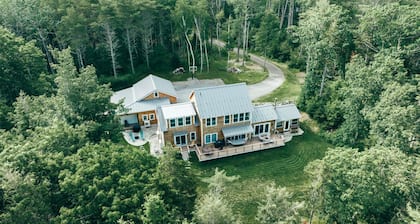 Waterfront Spacious Luxury Home, 5 min to LL Bean!