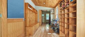 Waterfront Private Apartment, minutes from LLBean!