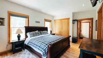 1 bedroom, iron/ironing board, travel crib, free WiFi