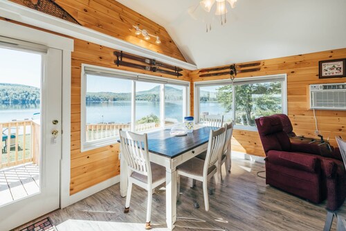 Lakefront, Stunning Home only 30 min to Sugarloaf!