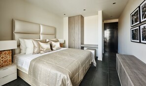 4 bedrooms, iron/ironing board, WiFi, bed sheets - Luxury designer villas with private pool, shared gameroom and gym! (Jan Thiel)