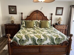 3 bedrooms, iron/ironing board, travel crib, free WiFi - Tropical Paradise at Moon Bay Key Largo, Florida (Key Largo)