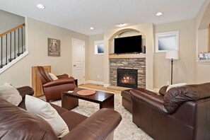 House, 3 Bedrooms | Living area - Ellie 30 Days Minimum 3 Bedroom Home by RedAwning (Bend)