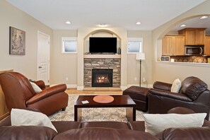 House, 3 Bedrooms | Living area