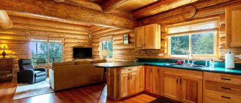 House, 2 Bedrooms | Private kitchen | Fridge, oven, coffee/tea maker