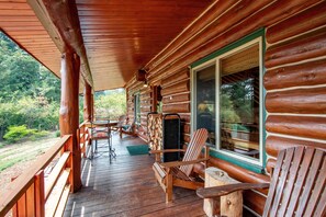 House, 2 Bedrooms | Outdoor dining - The Log Cabin 2 Bedroom Home by RedAwning (Stevenson)