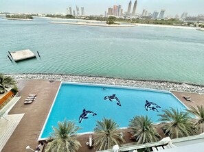 Outdoor pool - Stunning 1 Bedroom Sea View on the Palm (Dubai)
