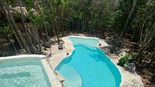 2 piscinas externas