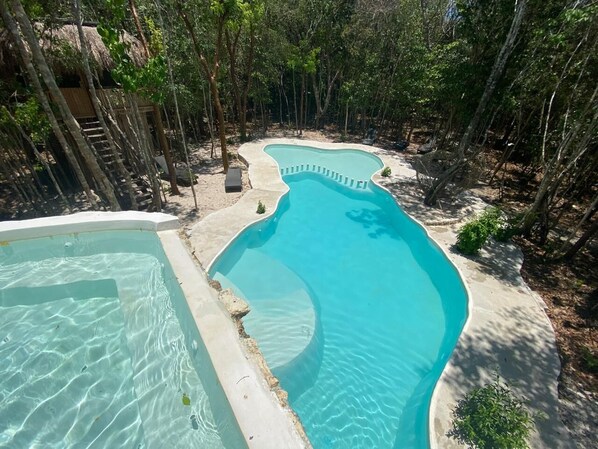 2 outdoor pools