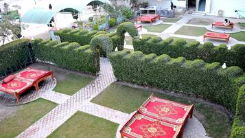 المنطقة المحيطة بالمنشأة