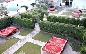 Property grounds - Palm Valley Hotel Sukkar (Sukkur)