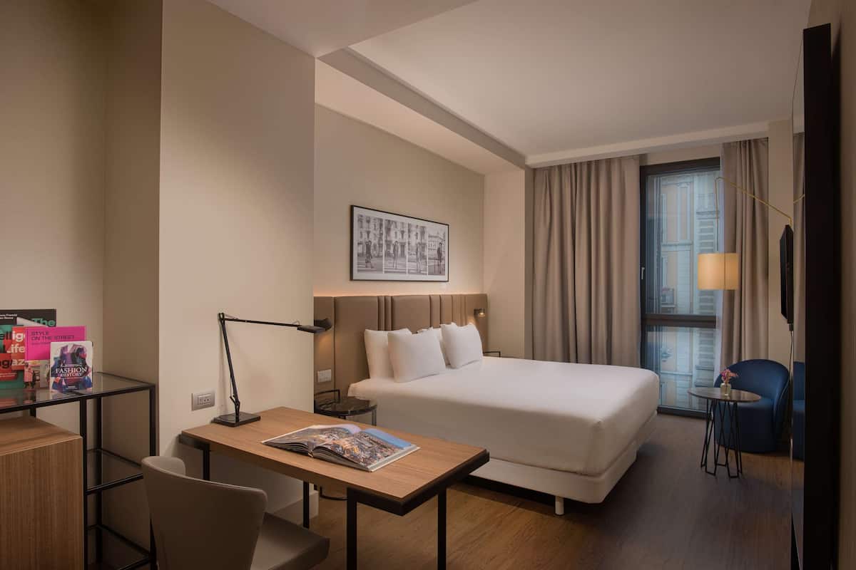 1 bedroom, minibar, desk, laptop workspace