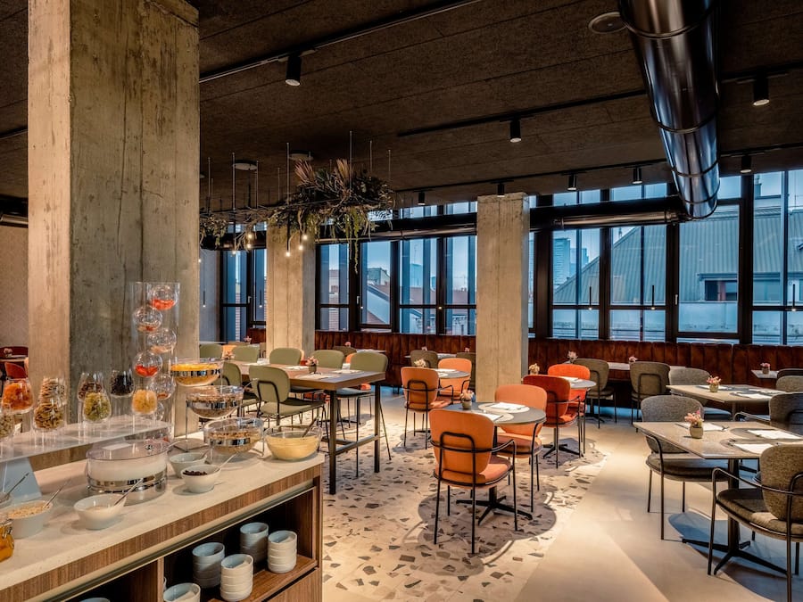 Café da manhã com buffet diário (EUR 15 por pessoa)