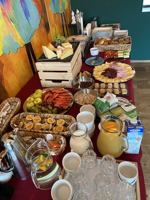 Free daily continental breakfast