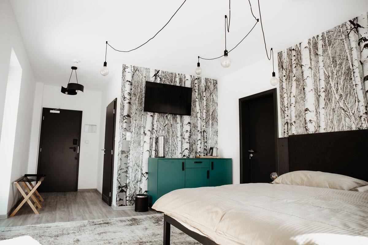 Free WiFi, bed sheets