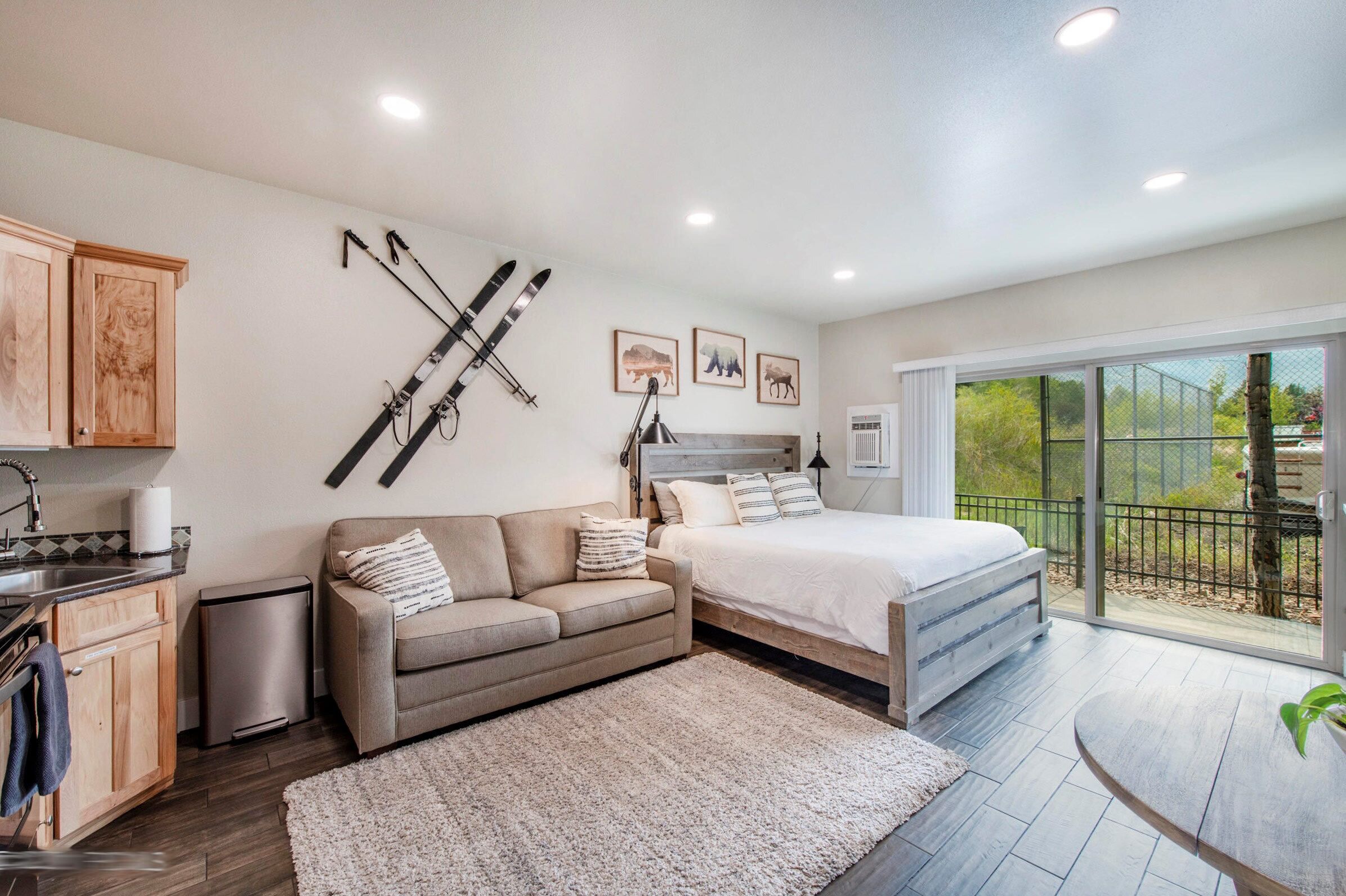 Fer et planche à repasser, Wi-Fi gratuit, draps fournis