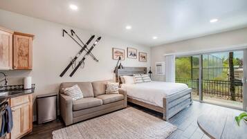 Iron/ironing board, free WiFi, bed sheets