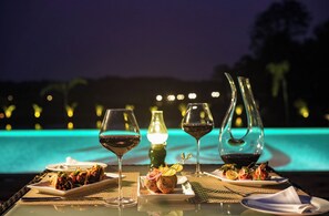 Couples dining - Rosetta-Sakleshpur (Alur)