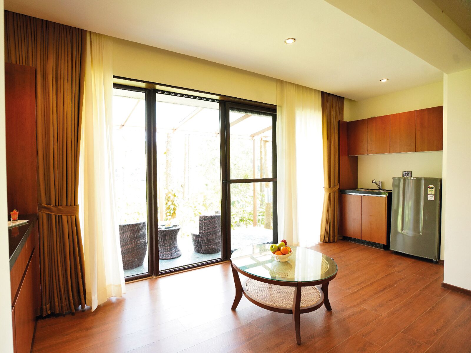 奢华双人房, 1 张特大床 (Cardamom Studio) | 高档床上用品、记忆海绵床垫、迷你吧、客房内保险箱