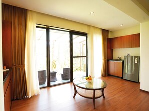 奢華雙 人房, 1 張特大雙人床 (Cardamom Studio) | 高級寢具、記憶床墊、迷你吧、客房內保險箱