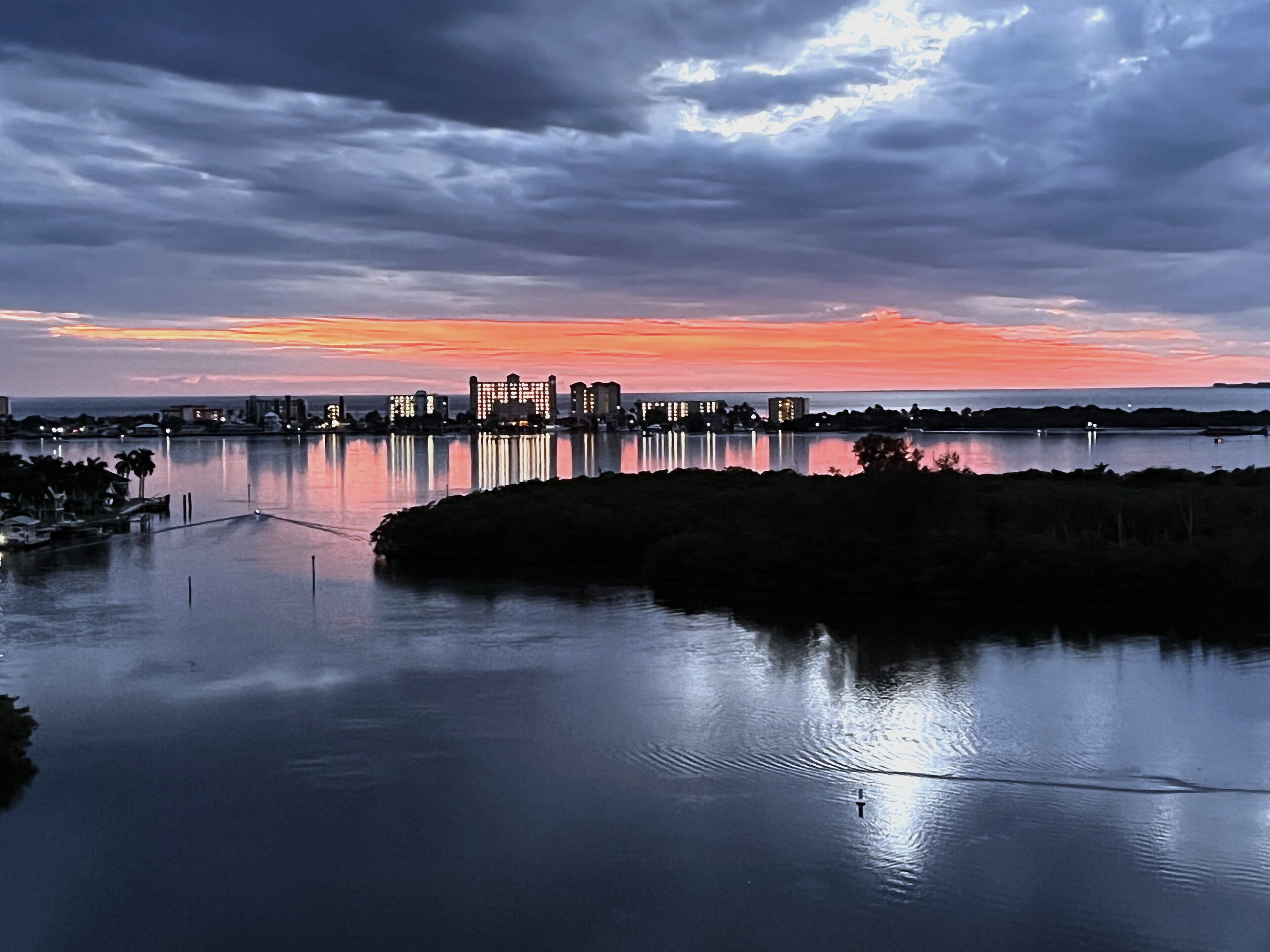 OPEN FOR 2025, BOOK NOW! -Boardwalk Caper Penthouse stunning views of FMB!