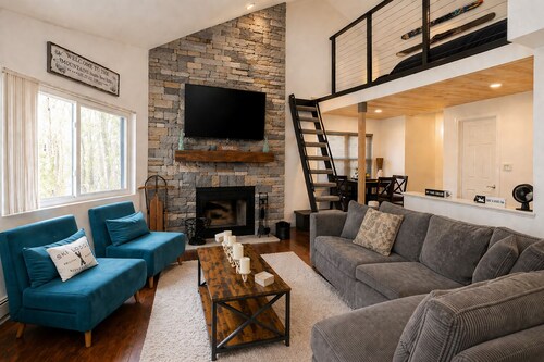 Hidden Valley -1BR/Loft - Your Winter Ski Getaway!
