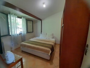 2 slaapkamers, een strijkplank/strijkijzer, gratis wifi, beddengoed