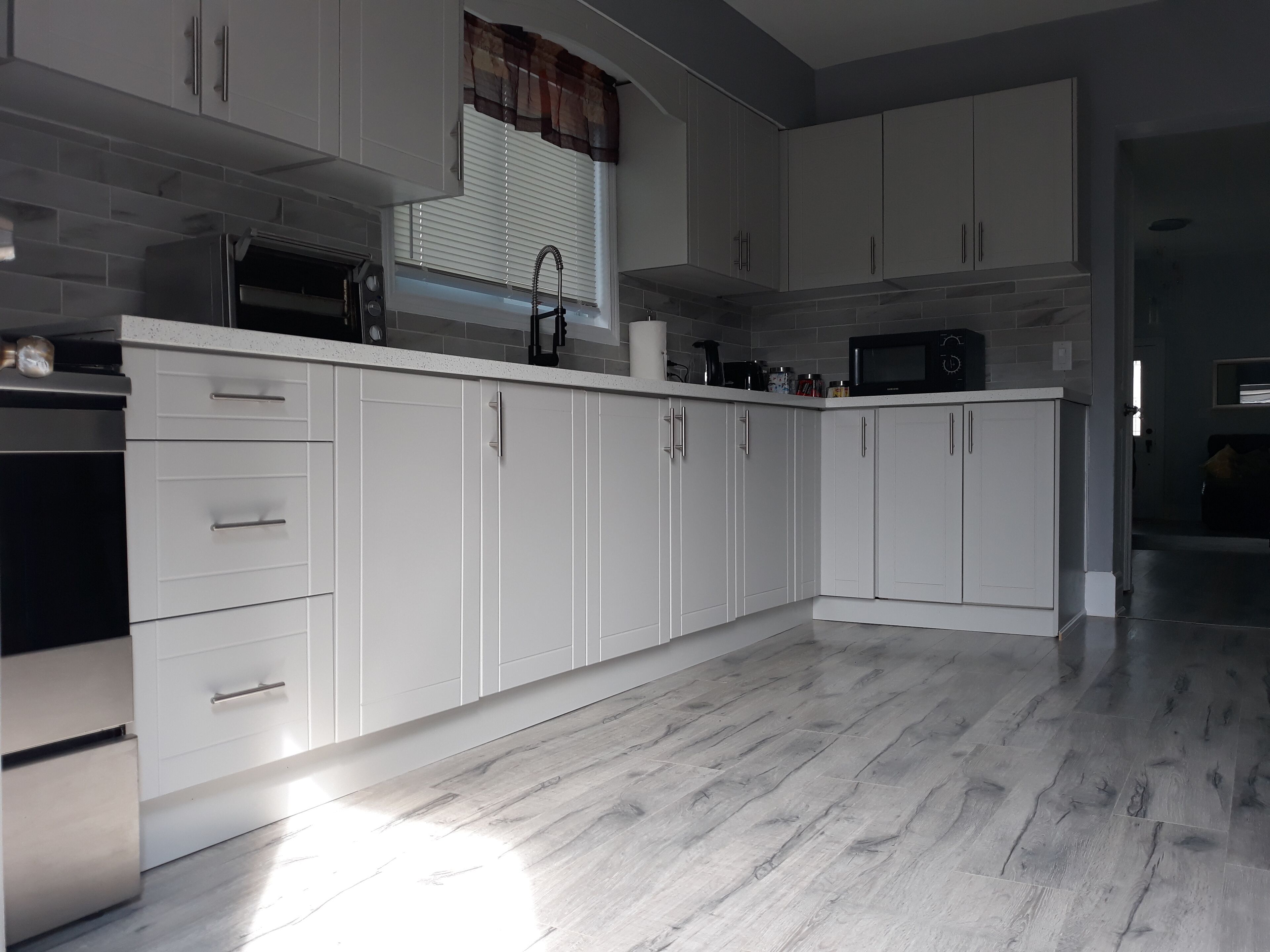 Refrigerador, microondas, horno y parrilla de estufa 