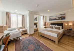 Family Quadruple Room | Premium bedding, minibar, individually decorated, desk - Porta Romanos Hotel (Istanbul)