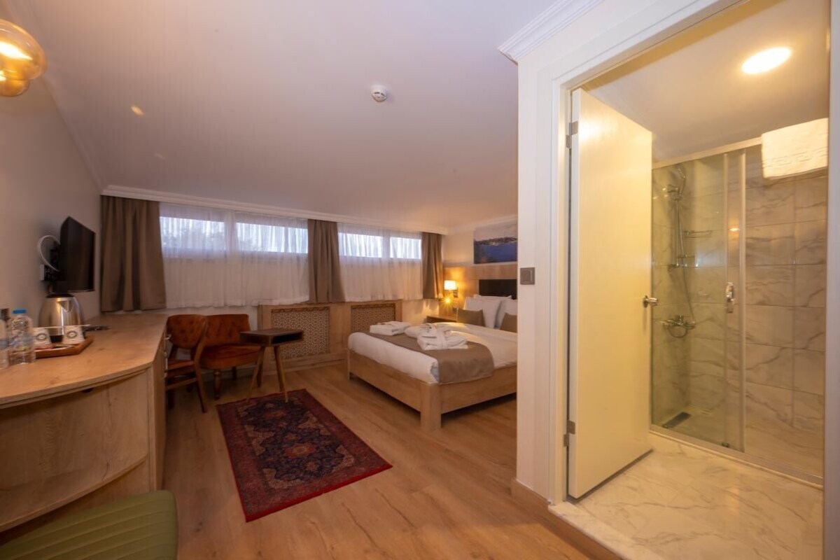 Premium bedding, minibar, desk, laptop workspace