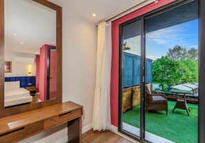 Premium bedding, minibar, individually decorated, desk - Porta Romanos Hotel (Istanbul)