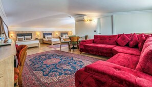 Premium bedding, minibar, individually decorated, desk - Porta Romanos Hotel (Istanbul)