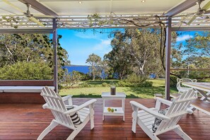 Terrace/patio - Driftwood - Waterfront Cottage (Soldiers Point)