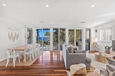 Driftwood - Waterfront Cottage